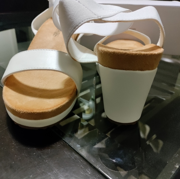 White PU White Wedge Sandals - Picture 4 of 5